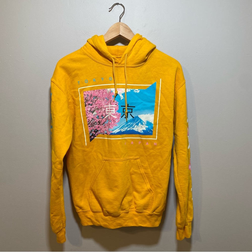 Popular Poison Yellow Graphic Hoodie with Floral Tokyo Design size M